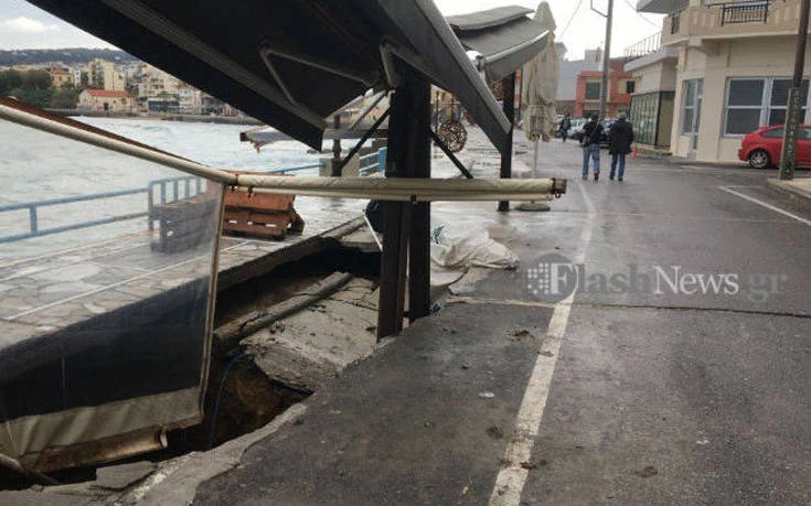 «Ανοιξε η γη» στα Χανιά και κατάπιε εξοπλισμό καφετέριας